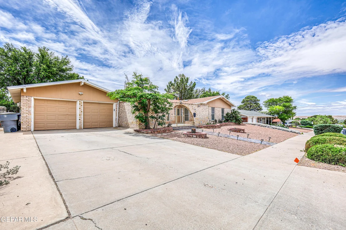 Photo of 708 SOMERSET Drive