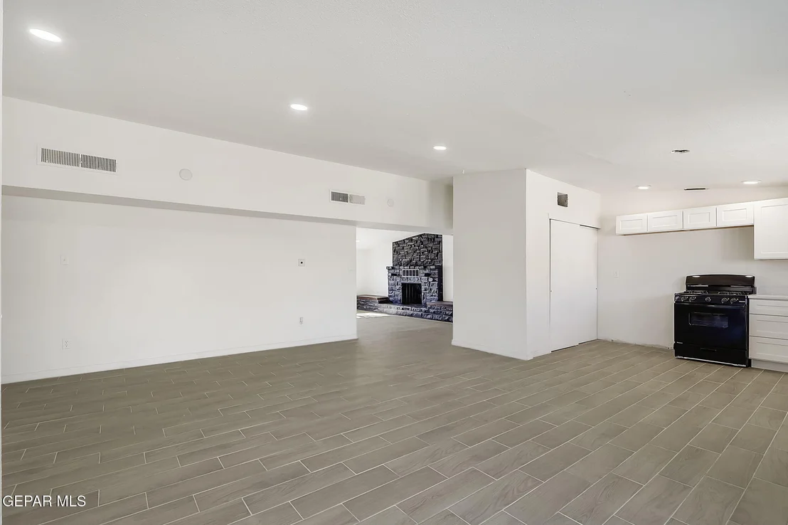 Photo of 5609 MARTIN Lane