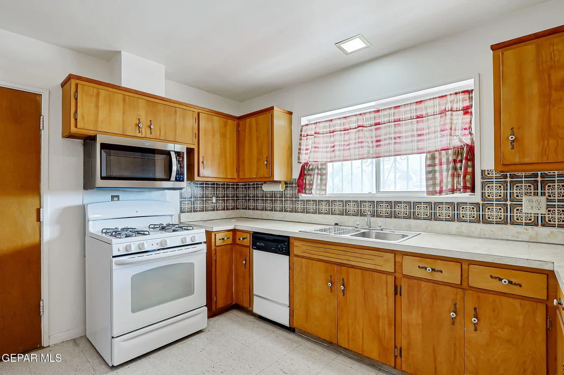 Photo of 4209 NORFOLK Lane