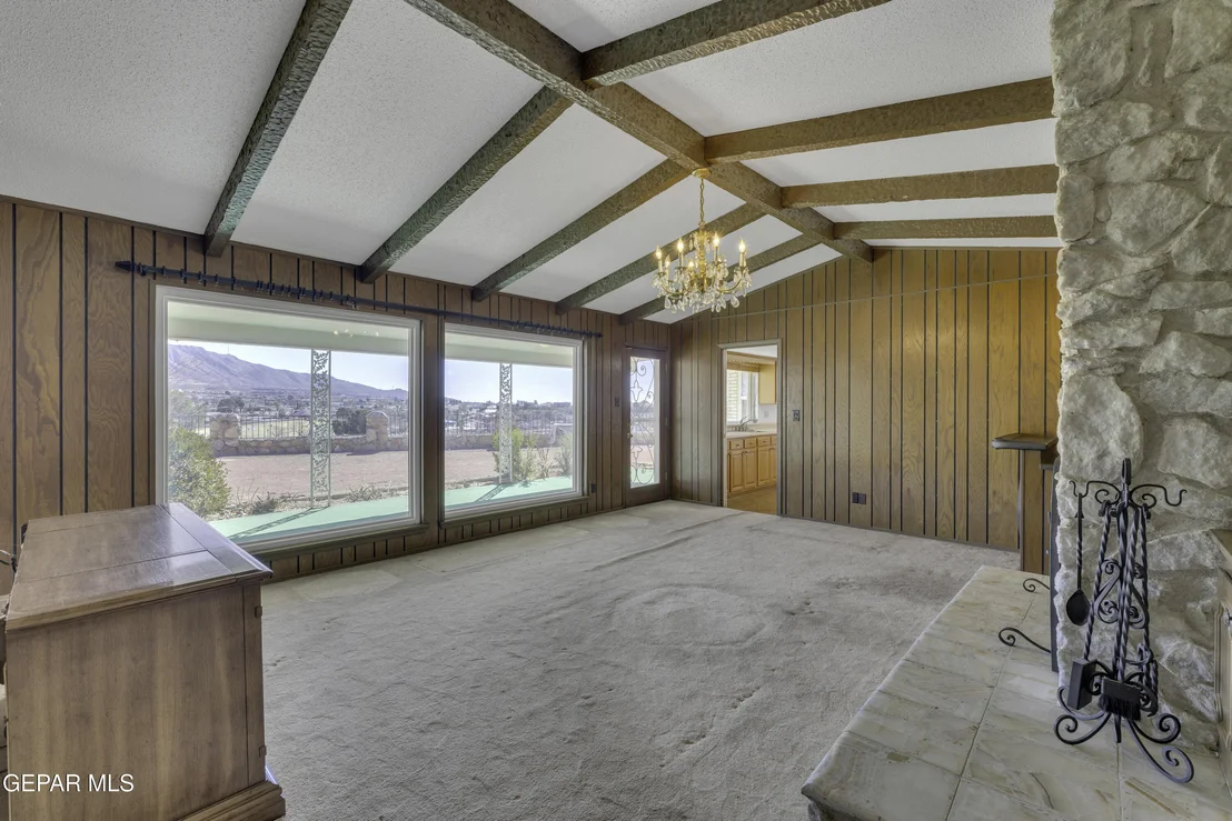Photo of 612 SOMERSET Drive