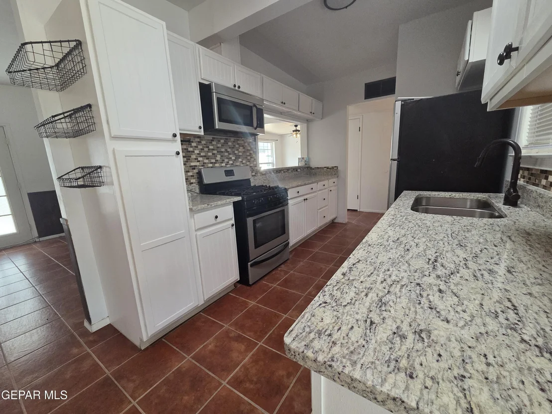 Photo of 5121 JULIANDRA Avenue