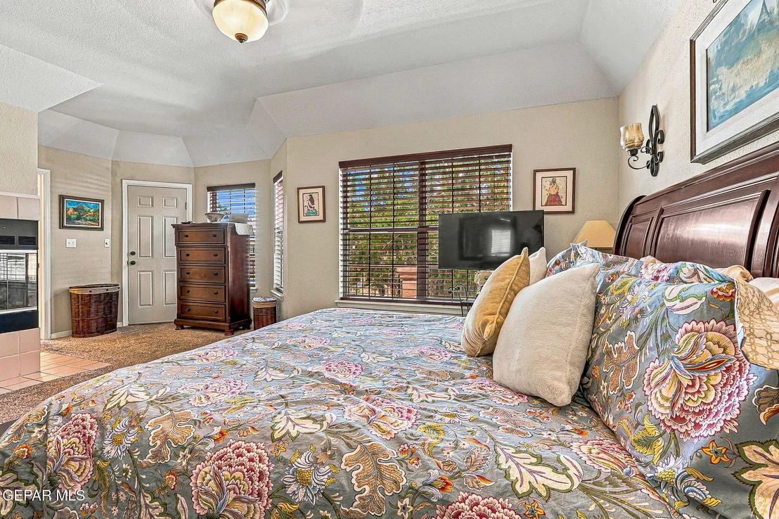 Photo of 1158 PINE RIDGE Way