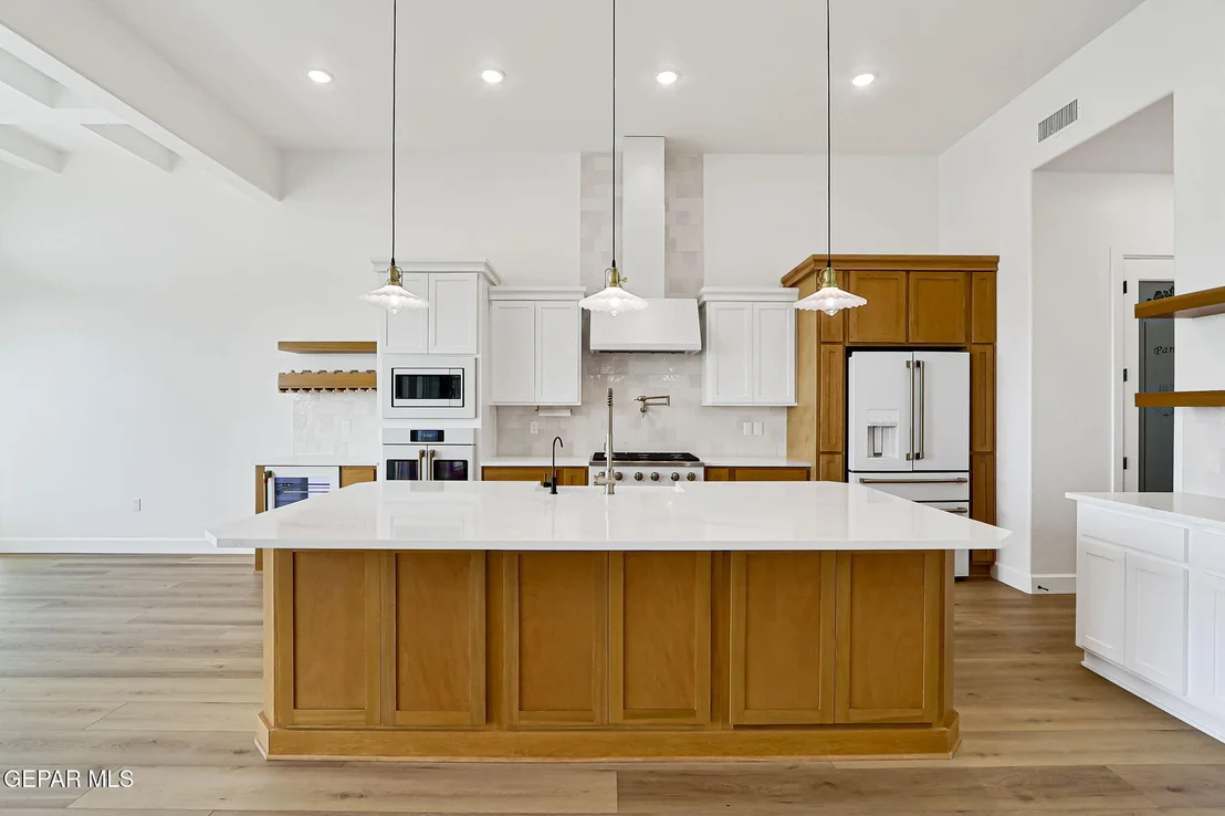 Photo of 7437 CAVESON Road