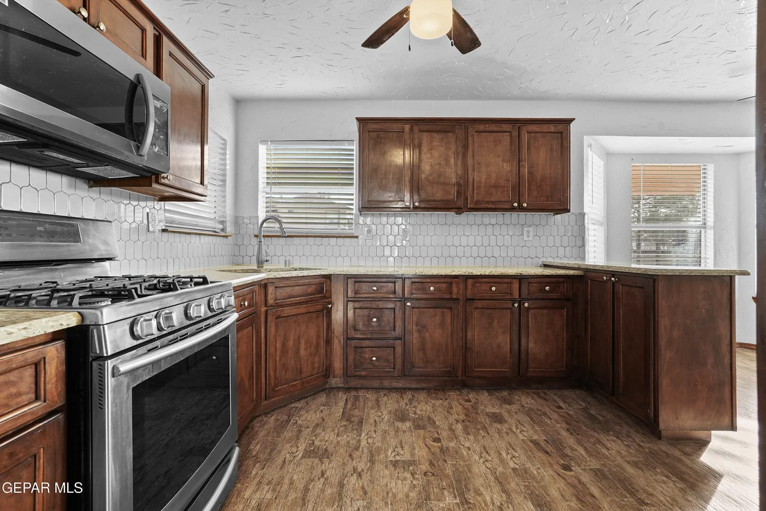 Photo of 3085 KINGS CROWN Place