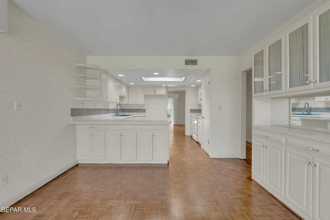 Photo of 913 THUNDERBIRD Drive