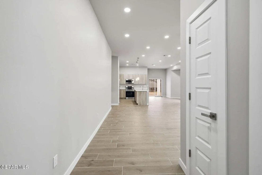 Photo of 4816 TITANIC Avenue