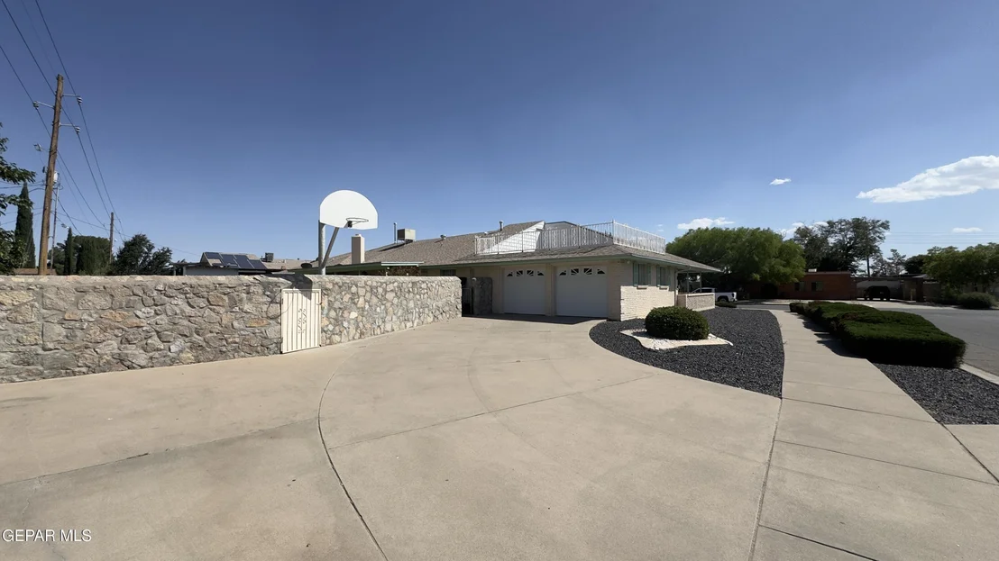 Photo of 8901 PARKLAND Drive