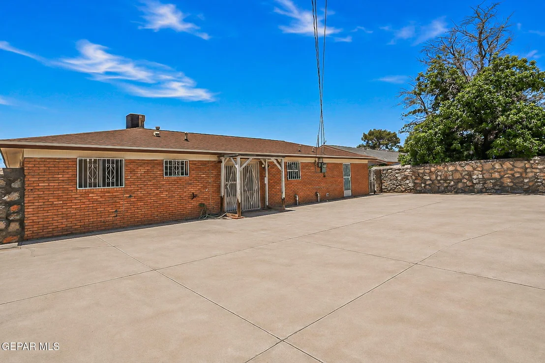 Photo of 3316 DRUMOND Road