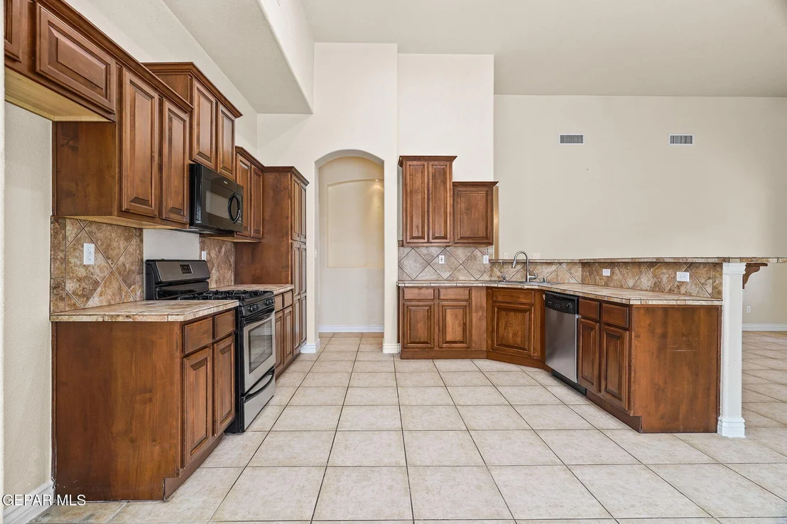 Photo of 5544 GUSTAVO MADRID Lane