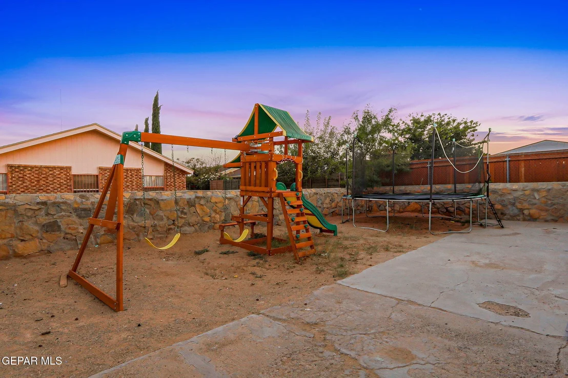 Photo of 11908 KINGS CREST Drive