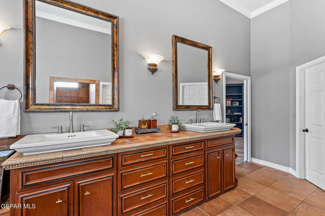 Photo of 5301 UPPER VALLEY Road