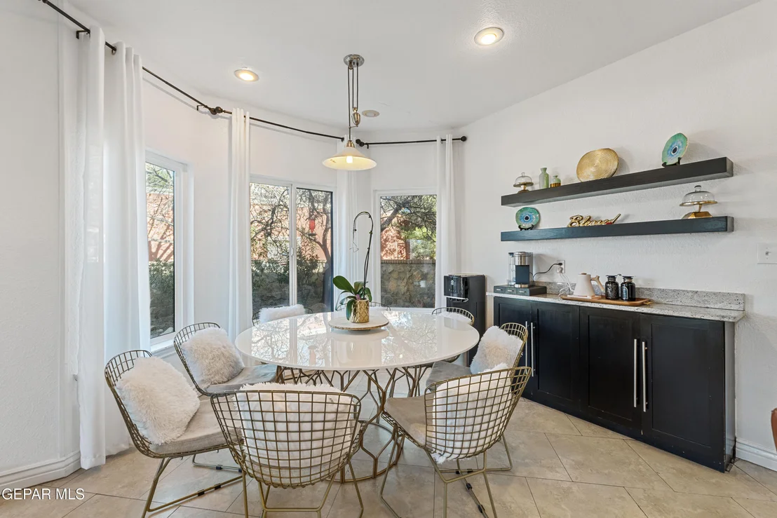 Photo of 721 WILLOW GLEN Drive
