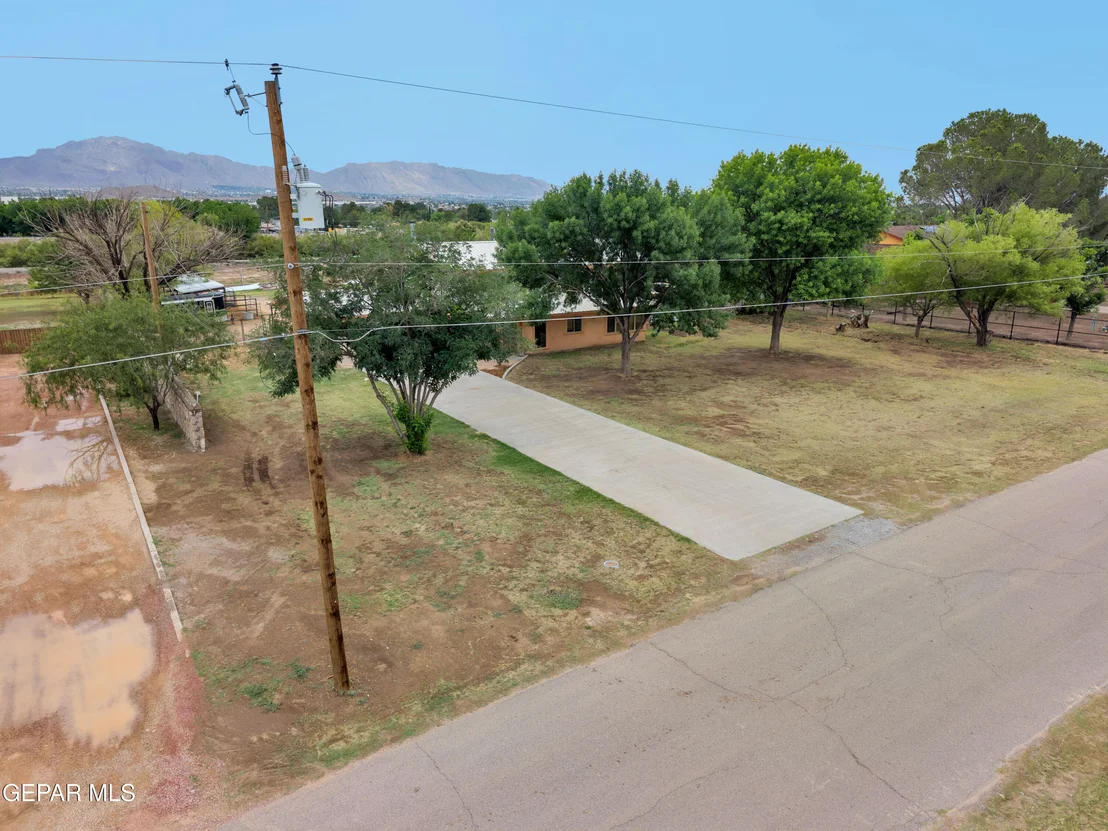 Photo of 6040 STRAHAN Road