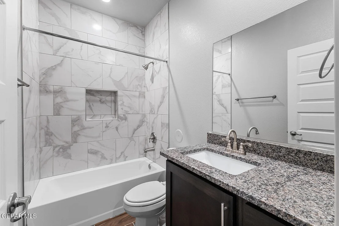 Photo of 937 Nayland Place