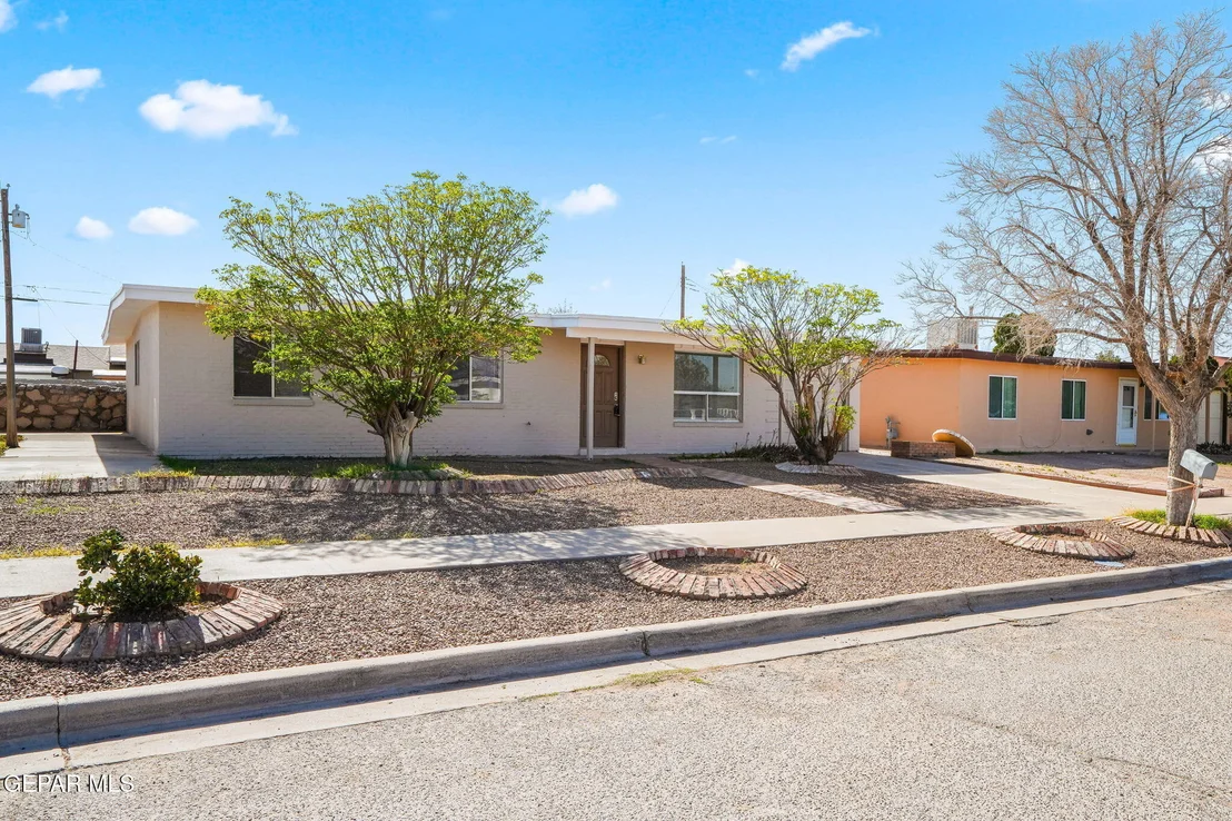 Photo of 8282 VALLE PLACIDO Drive
