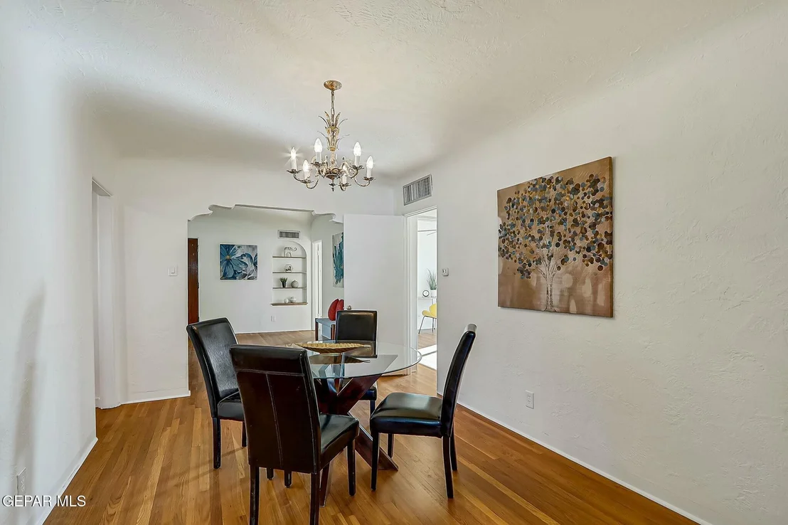 Photo of 601 E BALTIMORE Drive
