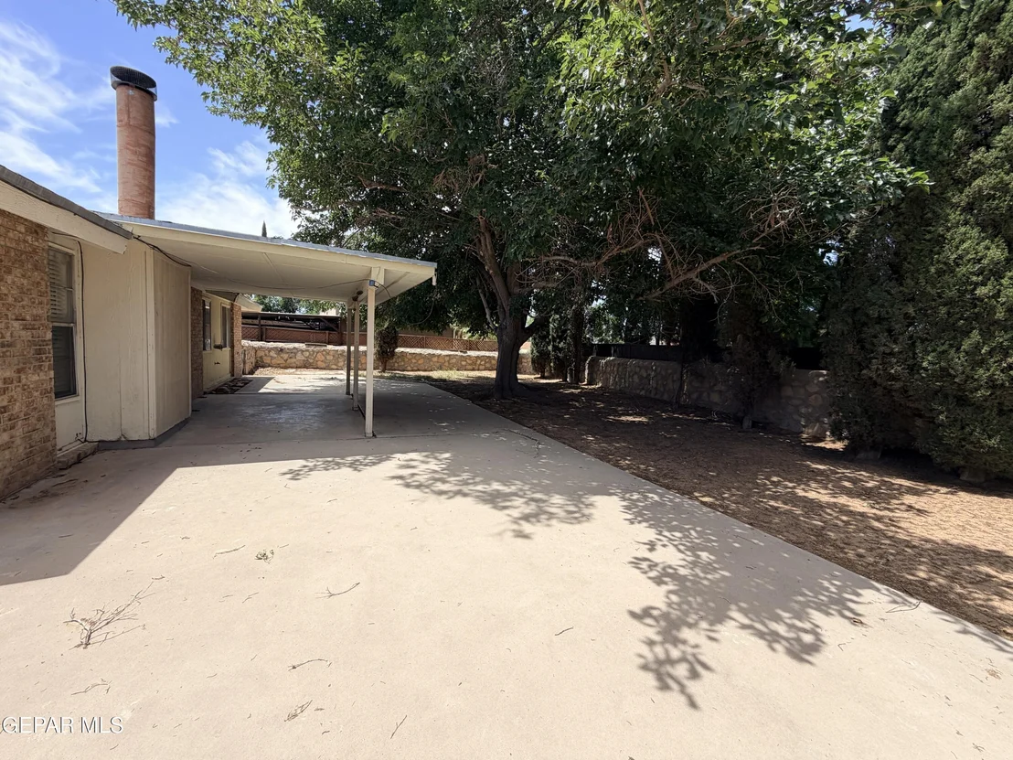 Photo of 2021 ROBERT WYNN Street