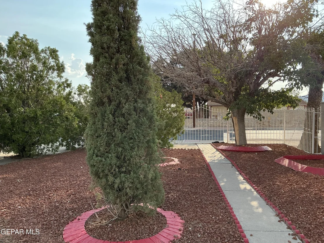 Photo of 6501 AZTEC Road