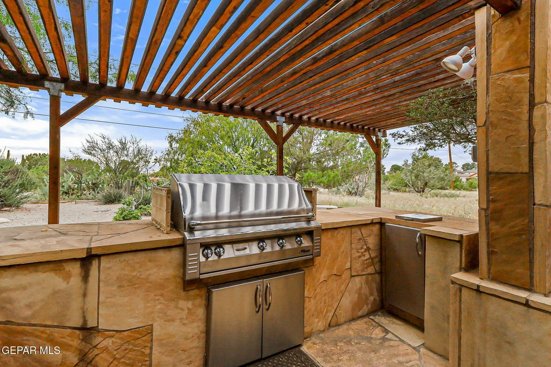 Photo of 1039 LOS JARDINES Circle