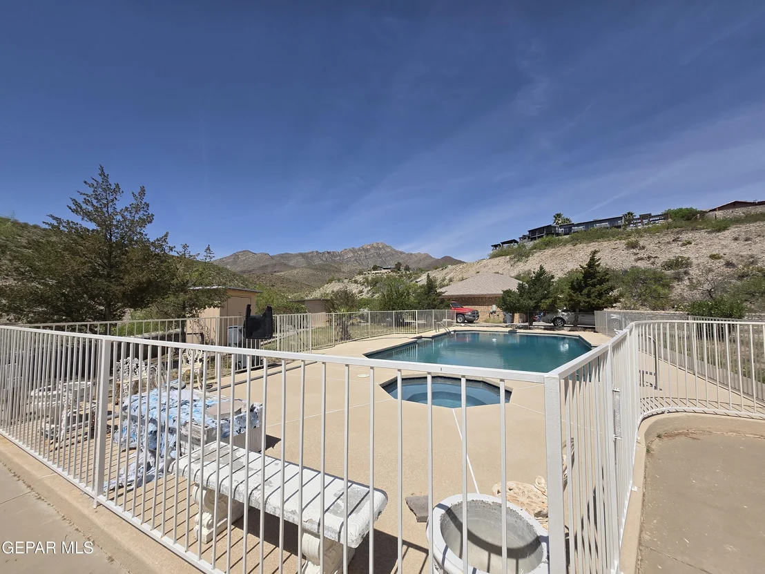 Photo of 7525 BIG BEND Drive