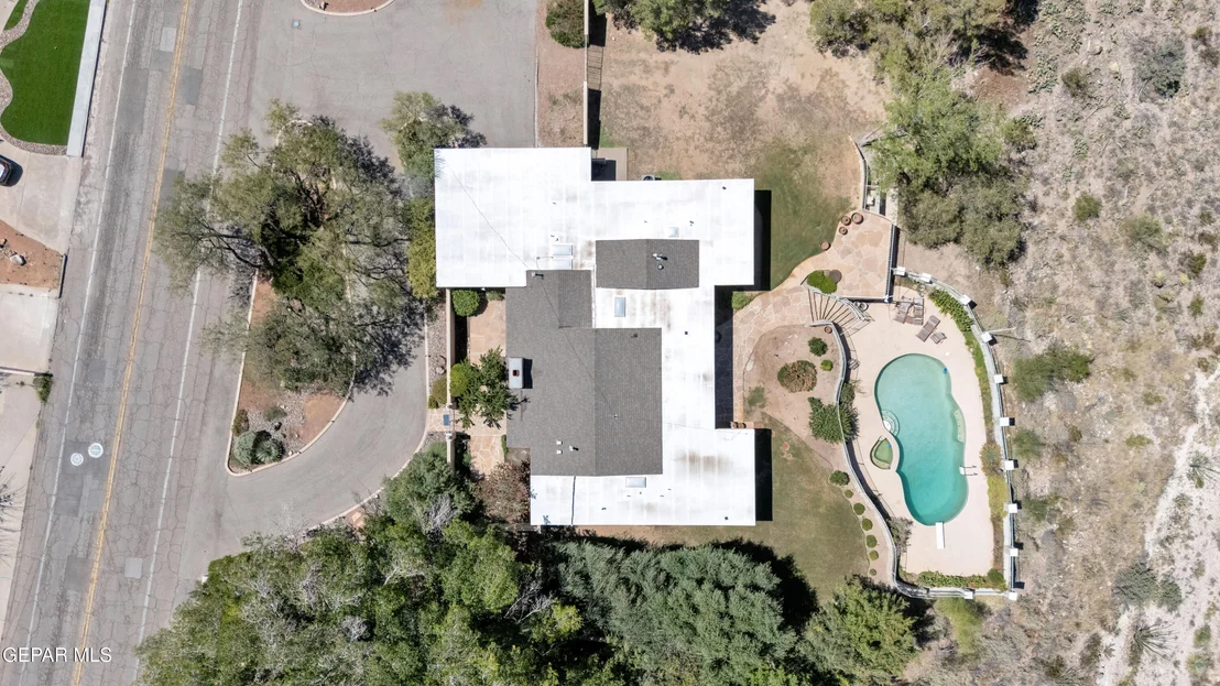 Photo of 913 THUNDERBIRD Drive