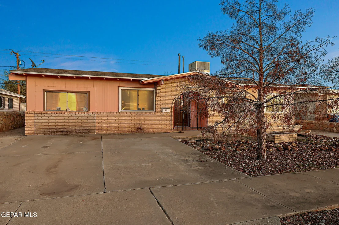 Photo of 7925 Broadway Drive