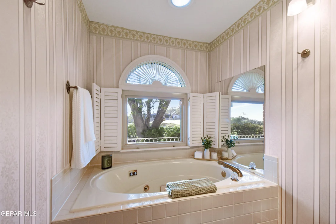 Photo of 849 River Oaks Drive