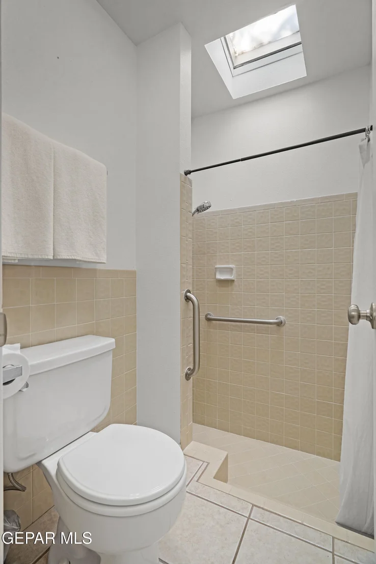 Photo of 805 ESPOLON Drive