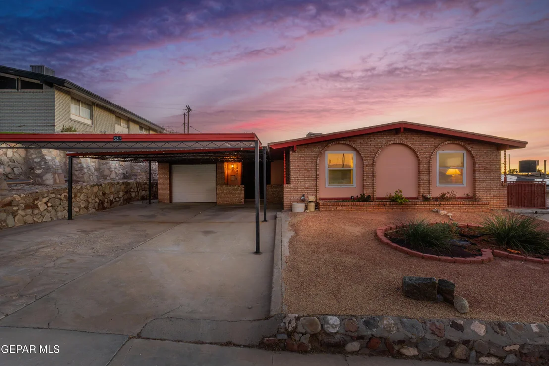 Photo of 332 CARNIVAL Drive