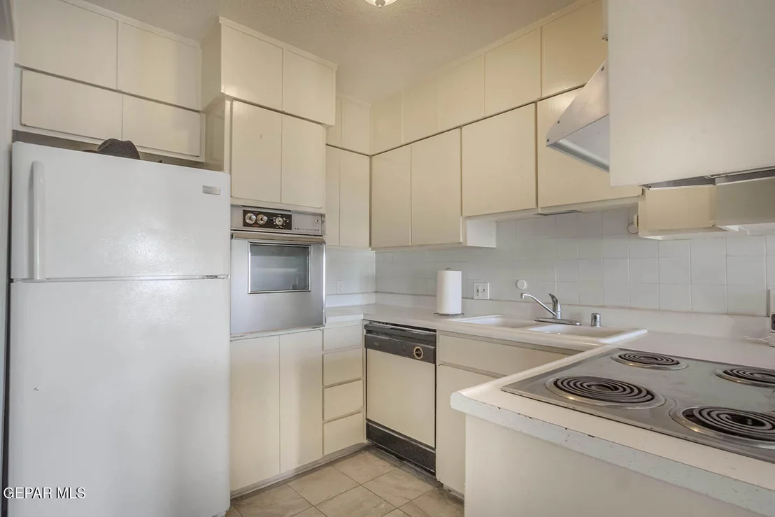 Photo of Unit E at 4155 KRUPP Drive