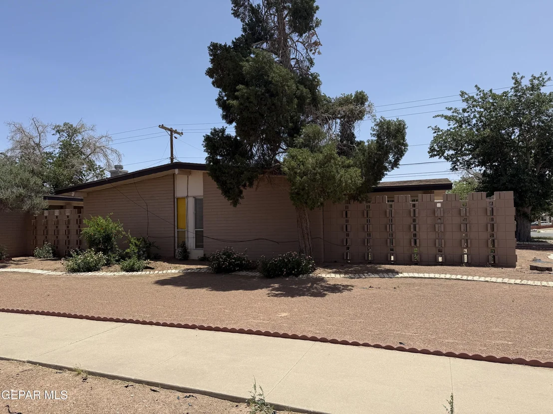 Photo of 3216 Drumond Road