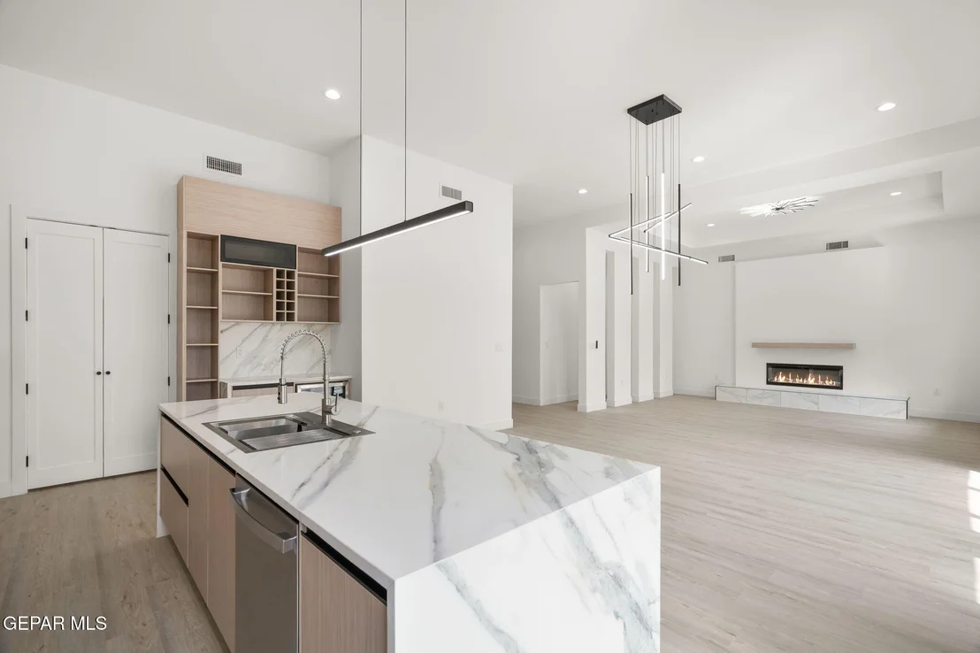 Photo of 5024 JARDINES Place