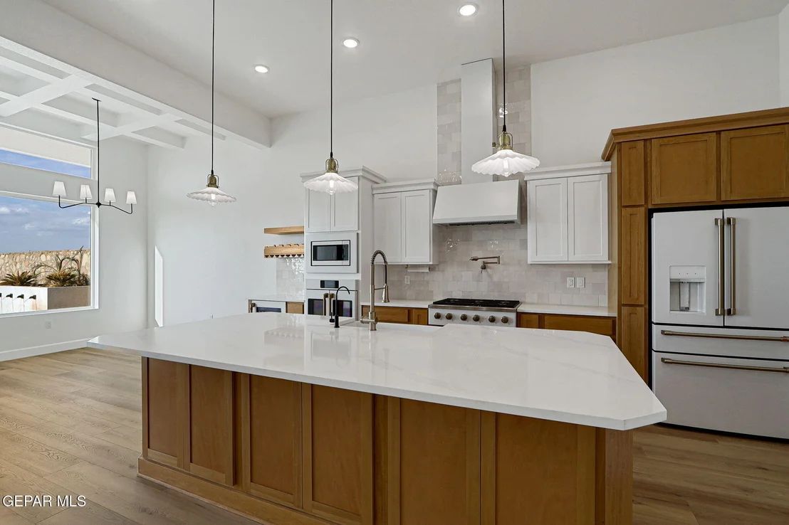 Photo of 7437 CAVESON Road