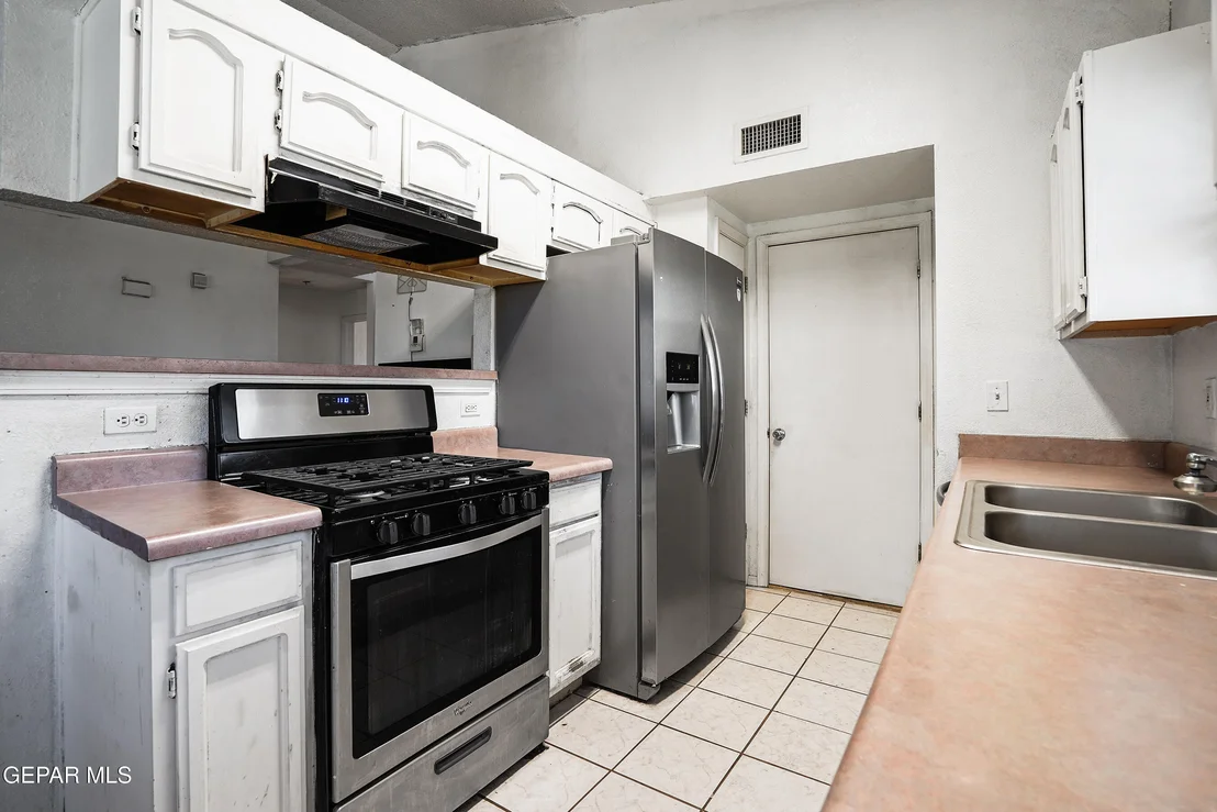 Photo of 5984 CHIPPENDALE Avenue