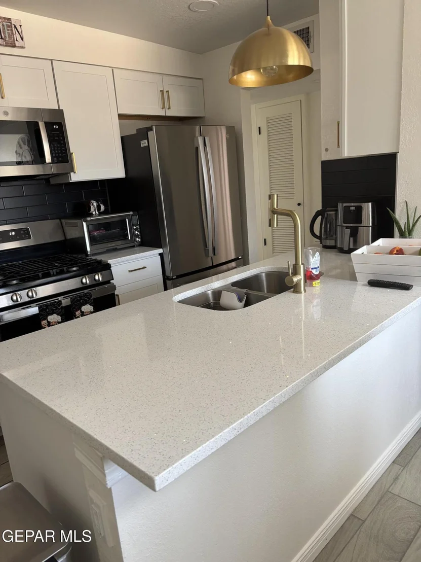 Photo of 7874 Broadway Drive
