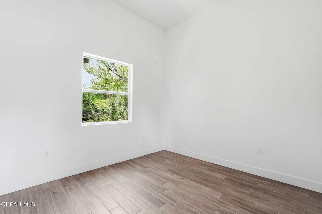 Photo of 115 BIRD Avenue