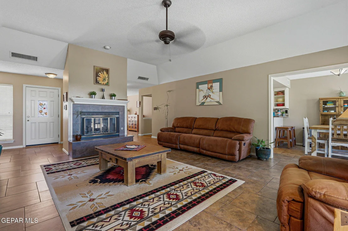Photo of 805 BRUSSELS Way