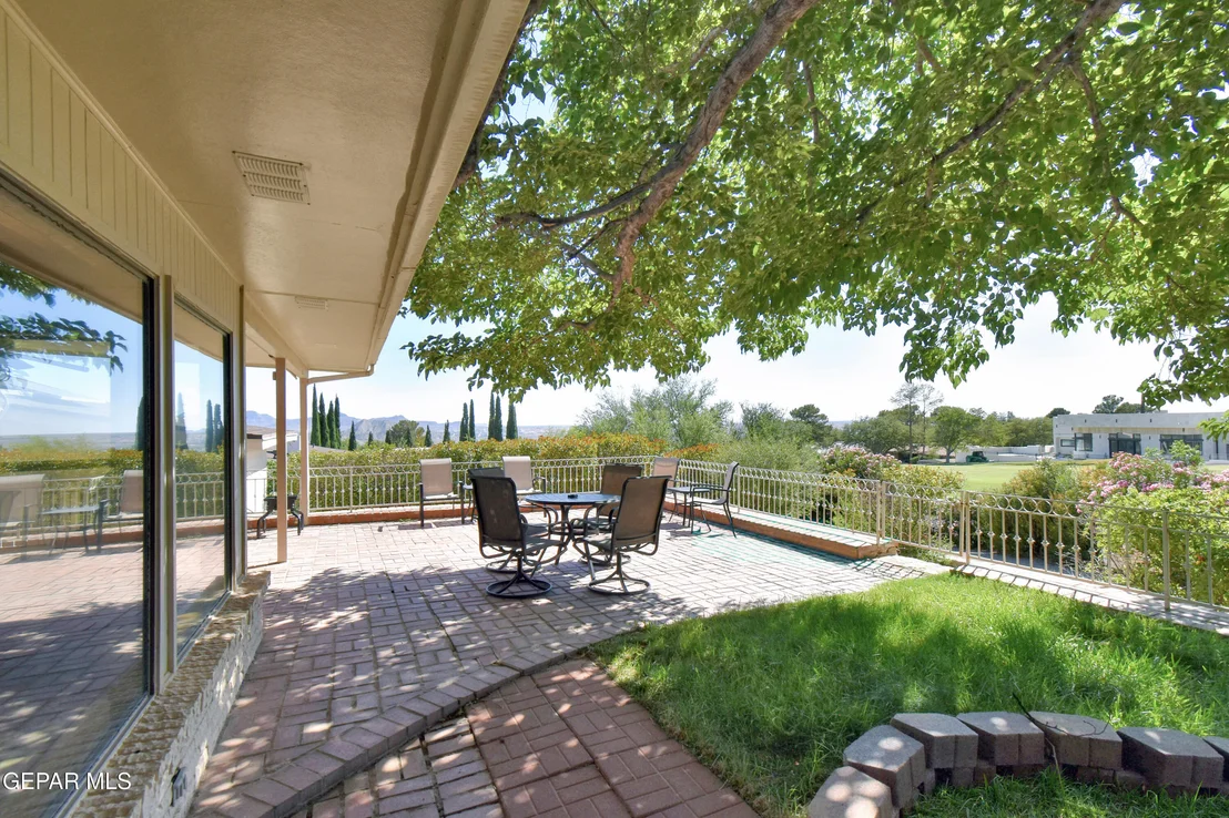 Photo of 849 River Oaks Drive