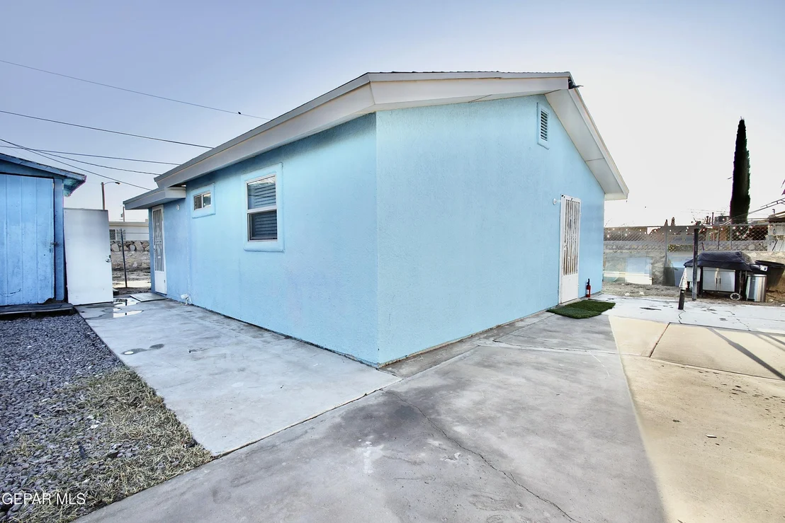 Photo of 816 MONCLOVA Lane