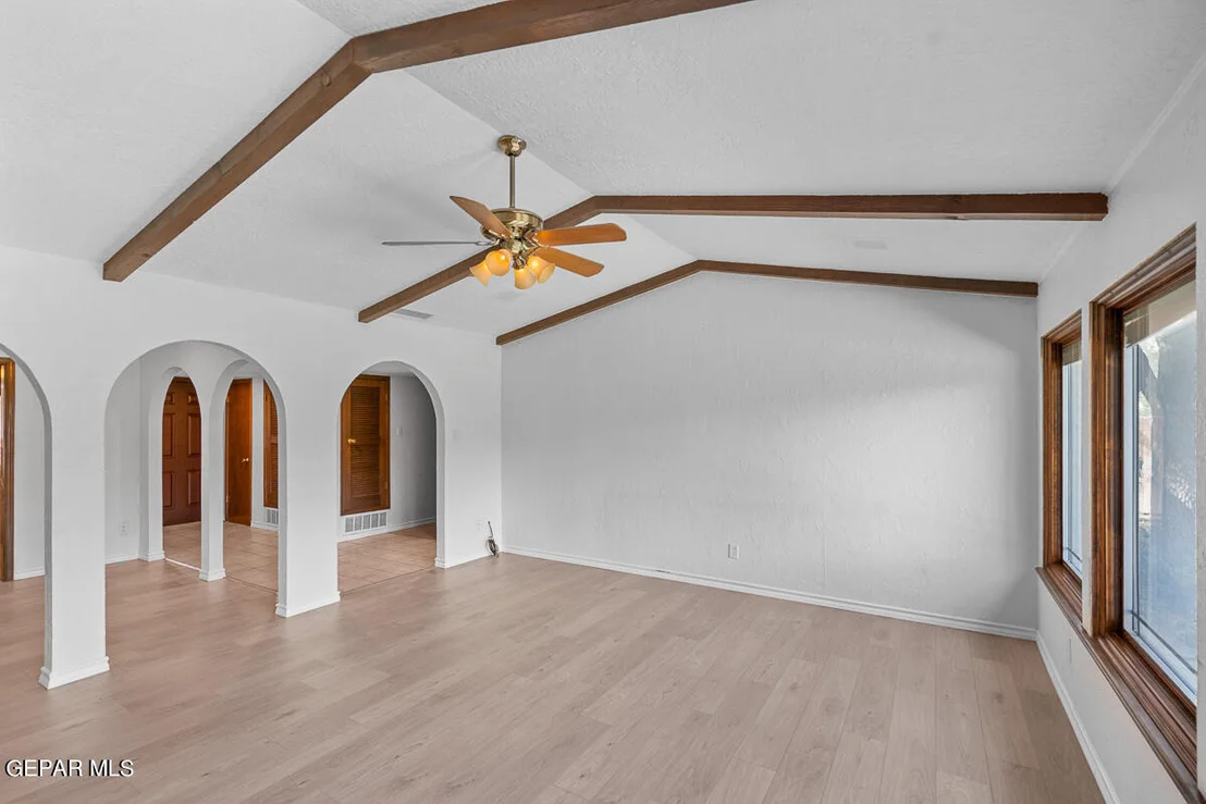 Photo of 424 PALMARY Drive