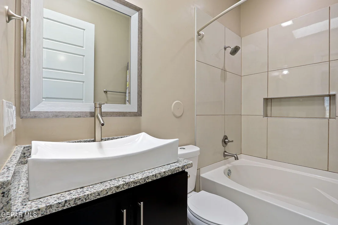 Photo of 917 Clapham Street
