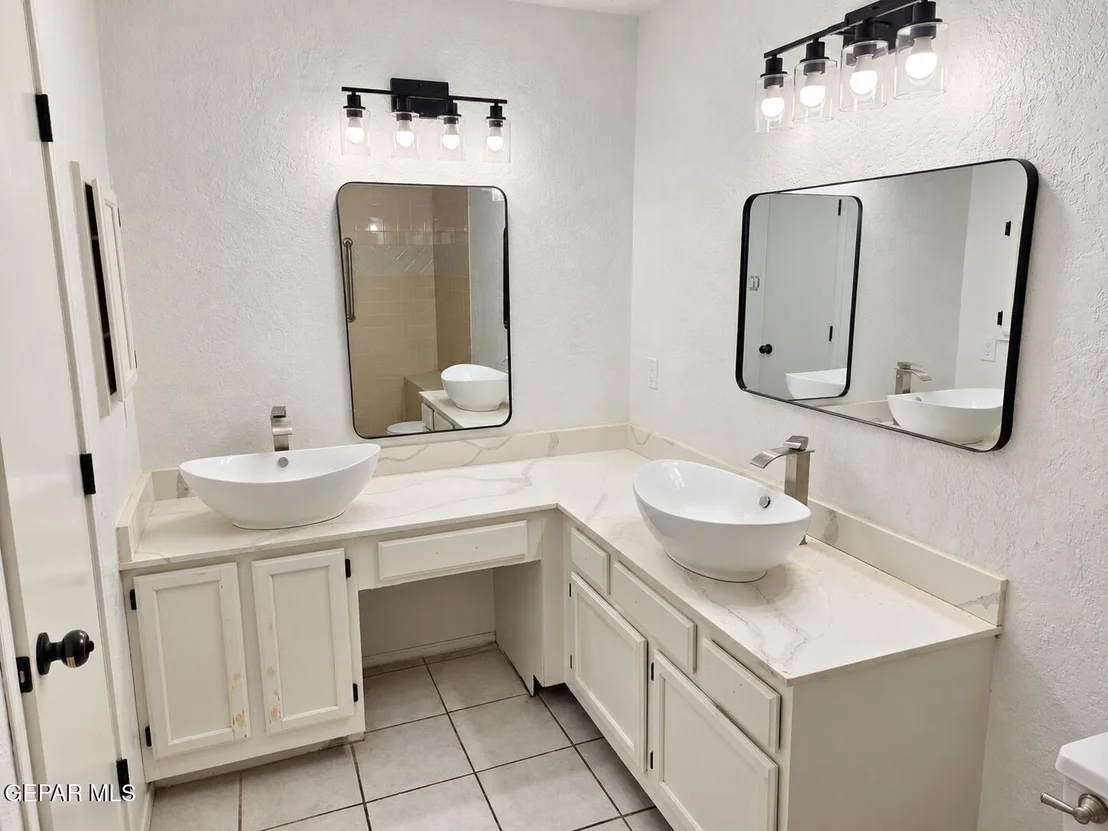 Photo of 11829 HENRY PHIPPS Drive