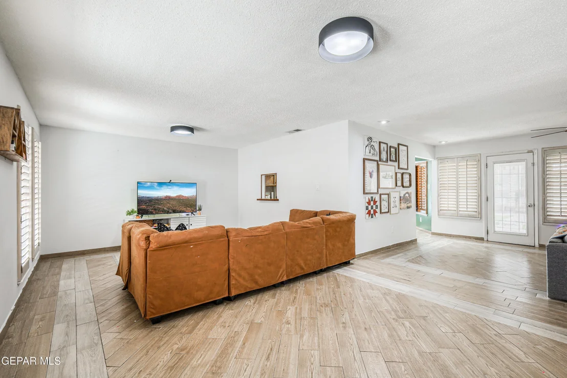 Photo of 708 SOMERSET Drive