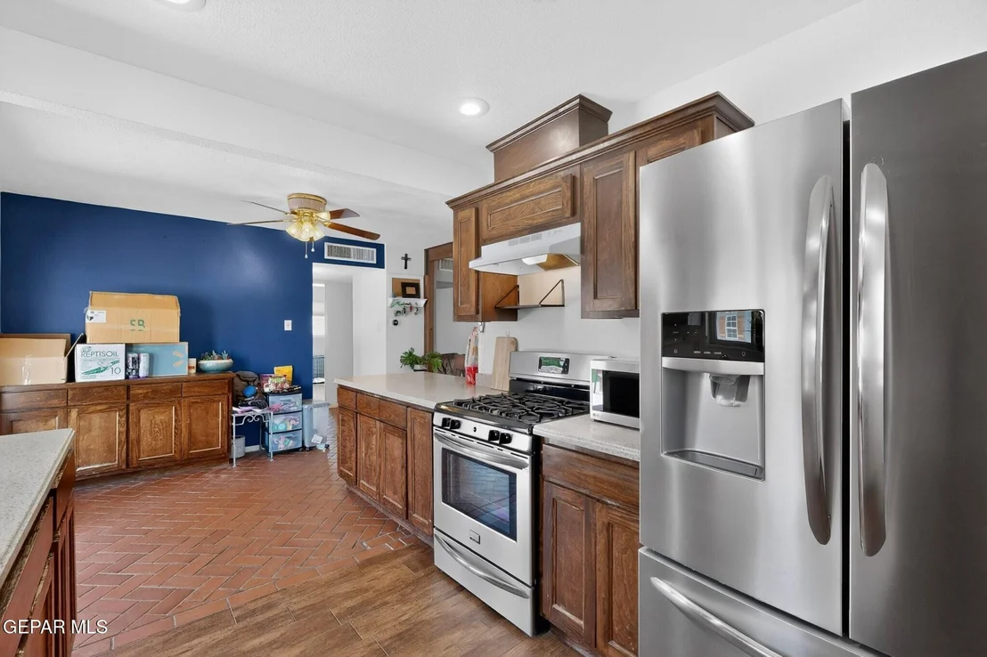 Photo of 537 RIDGEMONT Drive