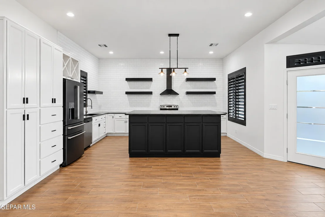 Photo of 817 Jones Point Place