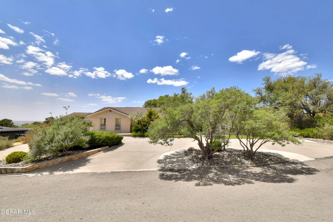 Photo of 849 River Oaks Drive