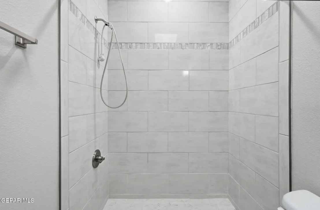 Photo of 220 ANGLESY Place