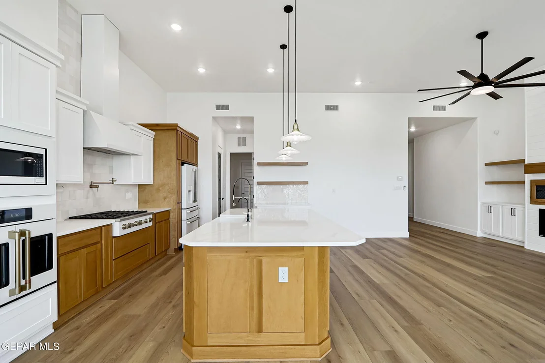 Photo of 7437 CAVESON Road