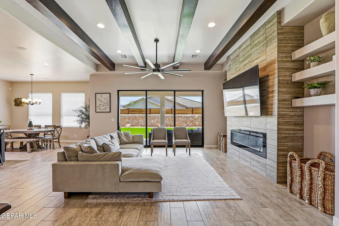 Photo of 5884 Valle Sonar Avenue