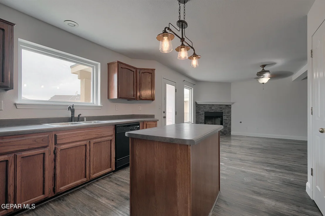 Photo of 455 Shadow Glen Court